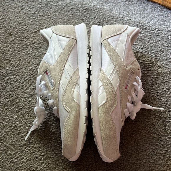 NWOT Reebok classics, white, size 9, never worn - Picture 2 of 7